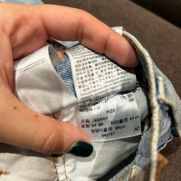 Levi 501 jean shorts - Picture 2 of 3